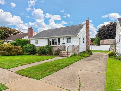 4 Windsor Street, Hicksville, NY, 11801