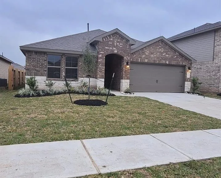 1514 Maple Ridge Dr — Photo 3