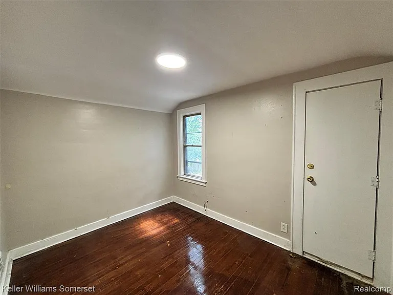 5783 Yorkshire Rd — Photo 10