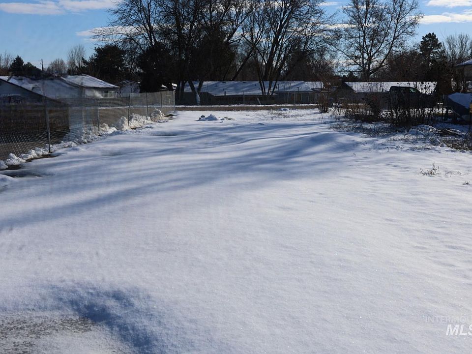2nd image of 3 Arbor Dr