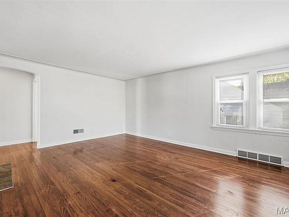 5th image of 2718 Bremerton Rd
