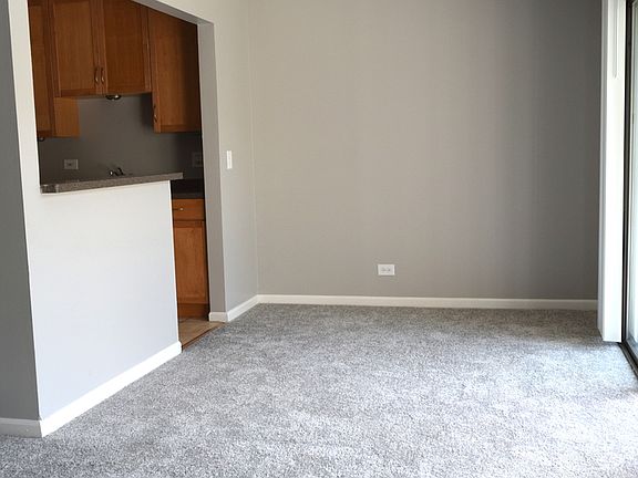 3rd image of 402 Sandalwood Ln Unit 2C