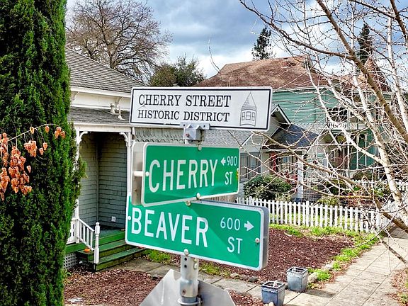 4th image of 900 Cherry Street