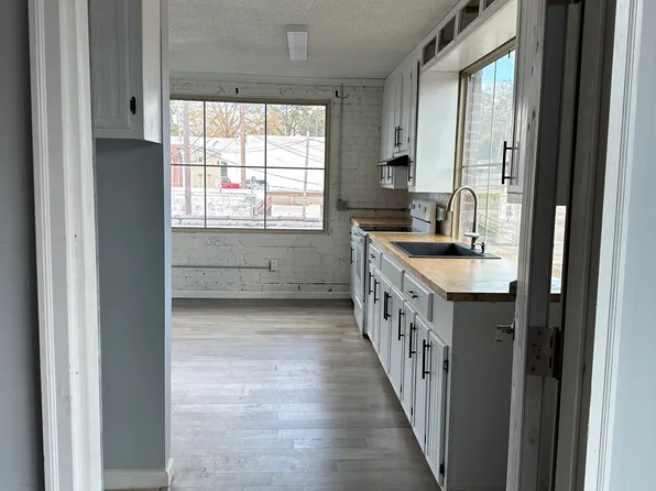 143 Main St N #7, Mendenhall, MS 39114