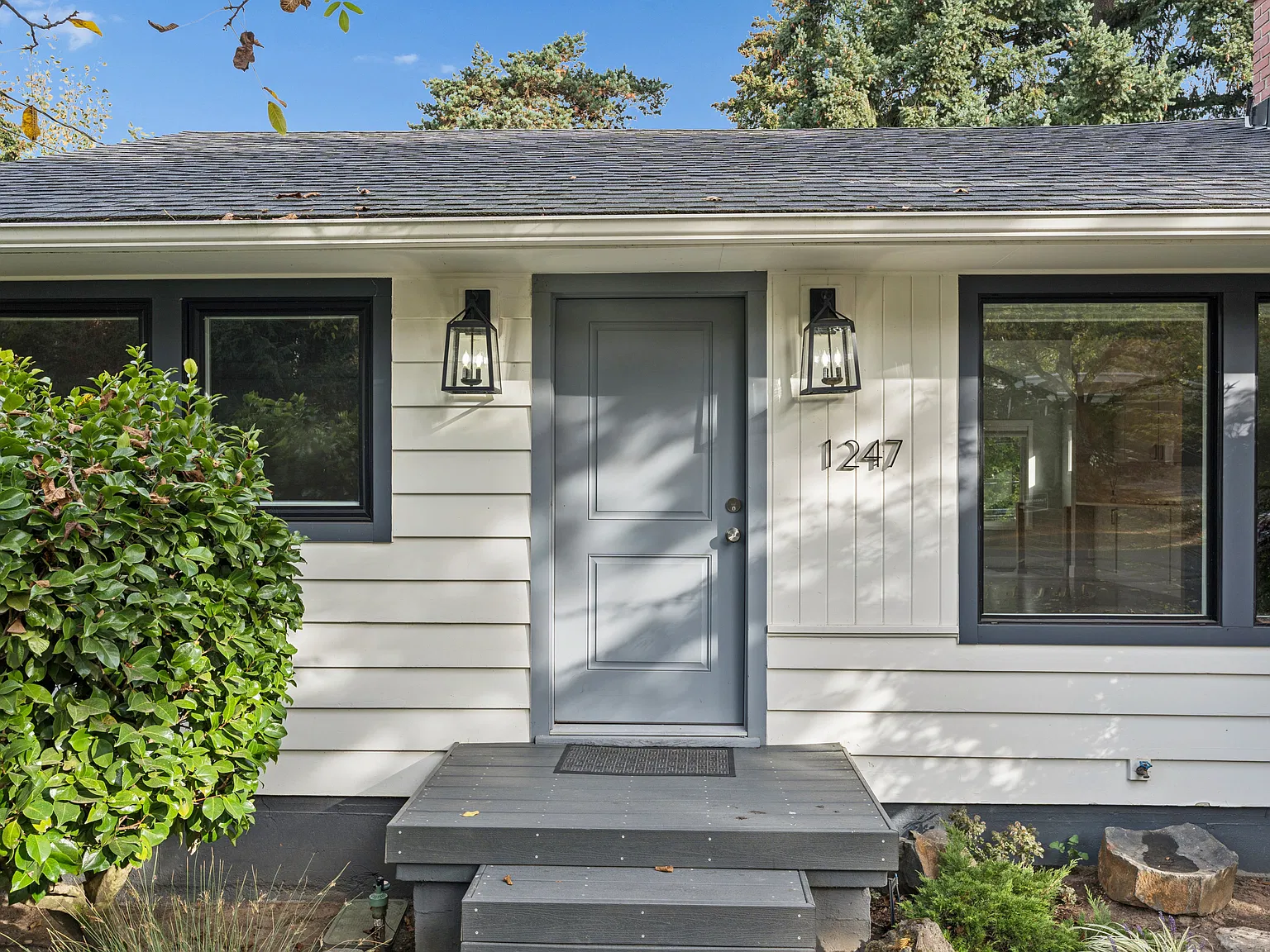 1247 Cedar St — Photo 2