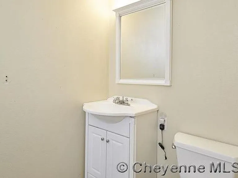 609 Randall Ave #B — Photo 7