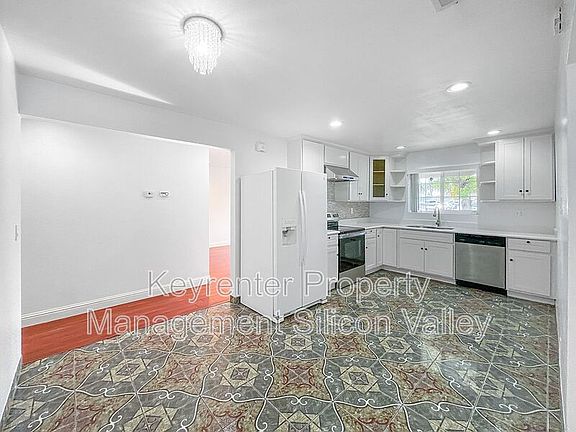 5th image of 1718 Vista Glen Dr