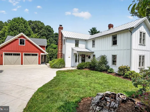 10526 Marbury Rd, Oakton, VA 22124