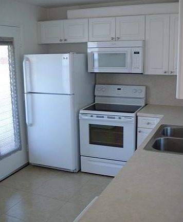 4th image of 18900 NE 14th Ave APT 301