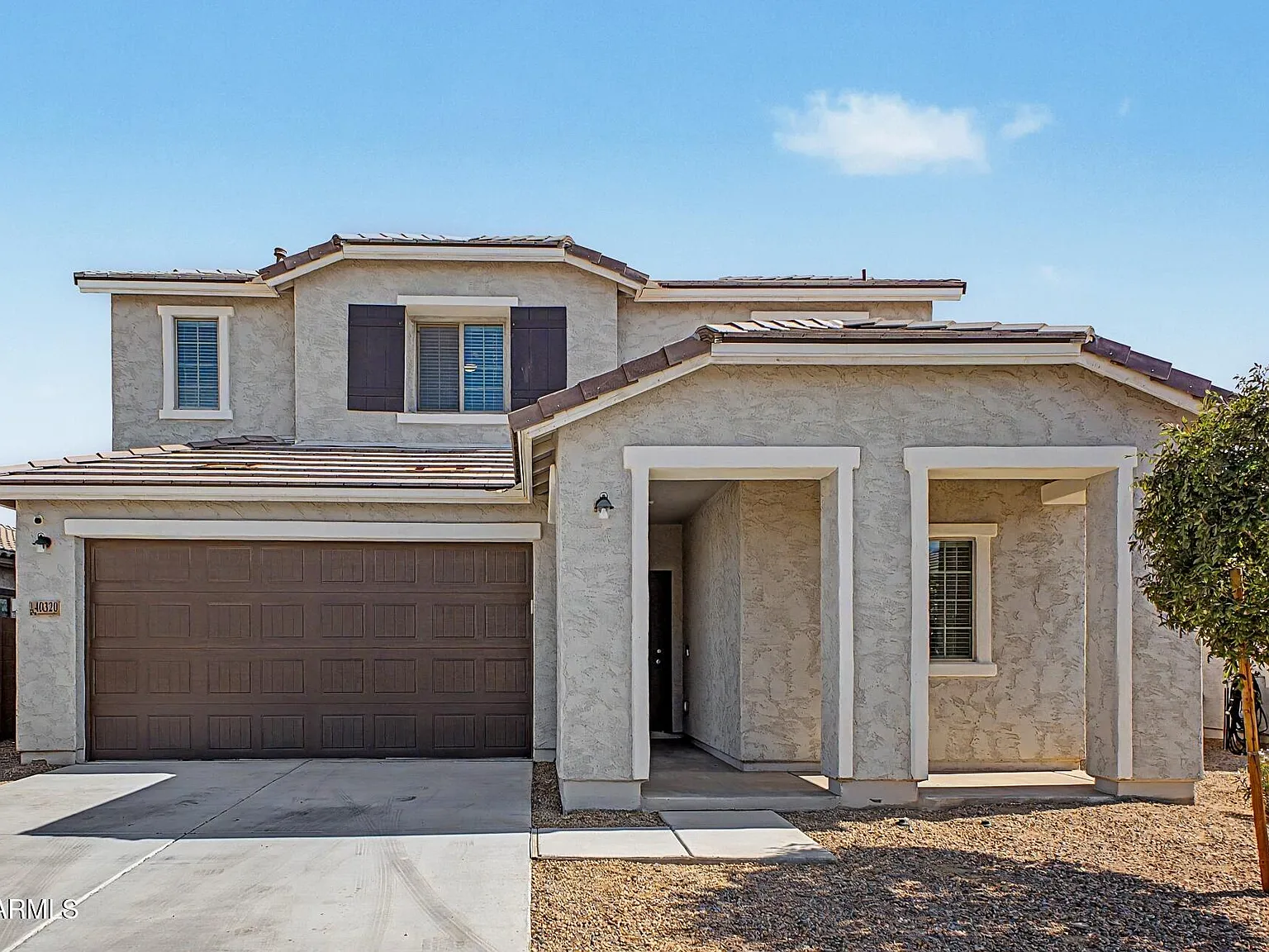 5 bed, 3.0 bath, 2332 sqft, $2,350 — Photo 2