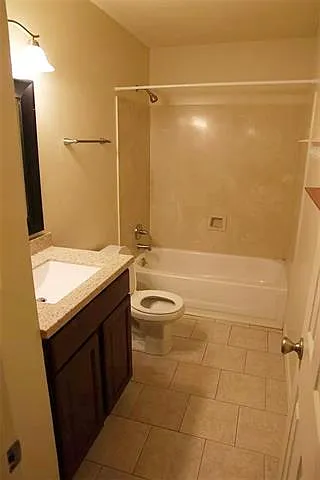96 Chamale Cv — Photo 12