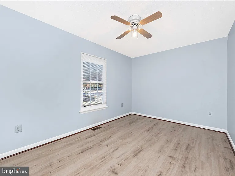 408 Willow Hill Ct — Photo 12