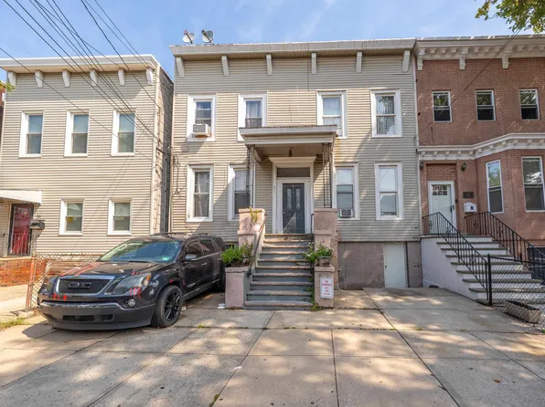 26 Irving Street image 1 of 13