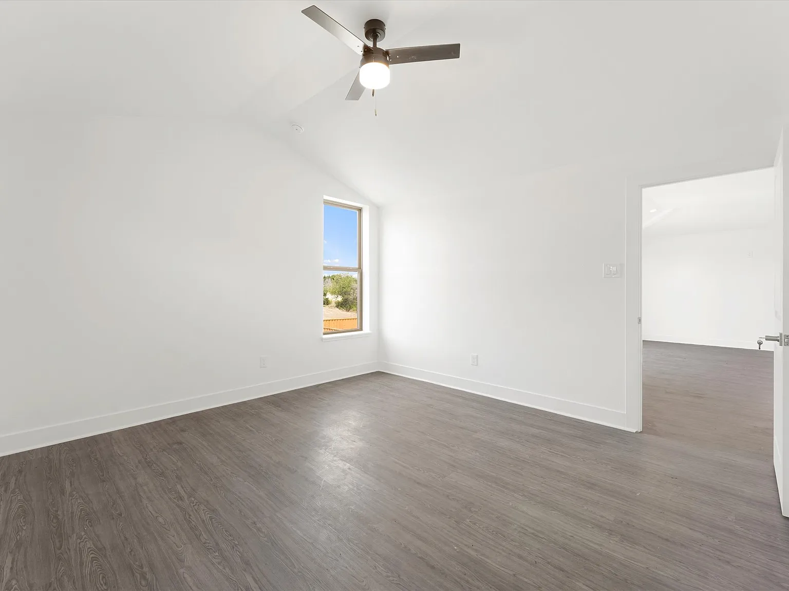 4 bed, 3.5 bath, 2907 sqft, $3,995 — Photo 4