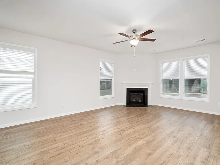 775 Justify Loop — Photo 35