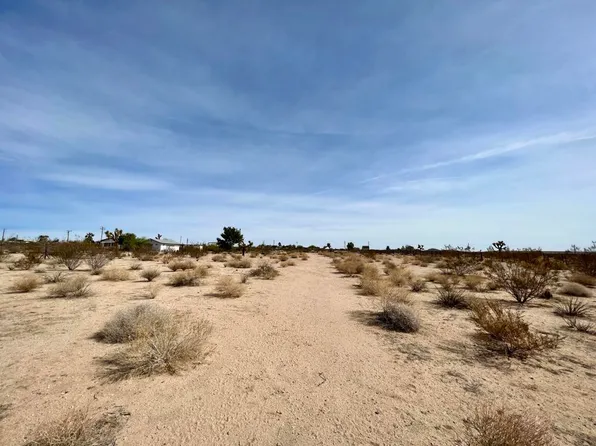 Campanula St, Joshua Tree, CA 92252