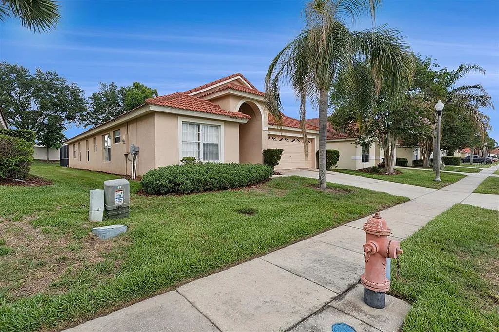 4 bed, 3.0 bath, 2208 sqft, $2,895 — Photo 2