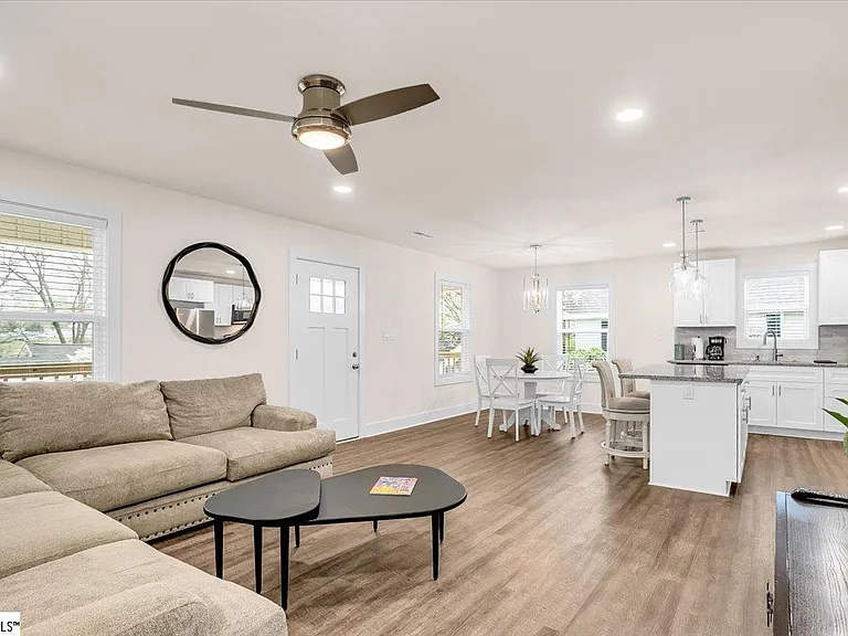 141 Baileyview St — Photo 4