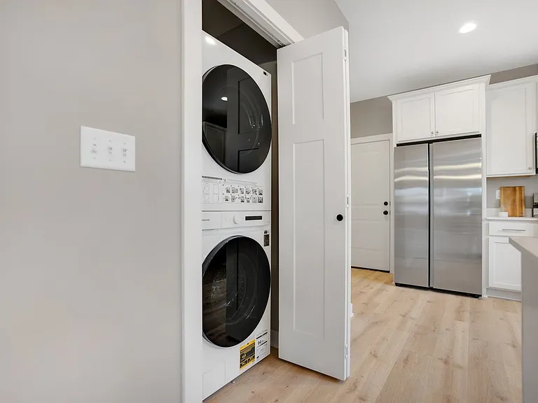 Available 07/01! New Build 4 bed 3 Bath in Hopkins! — Photo 18