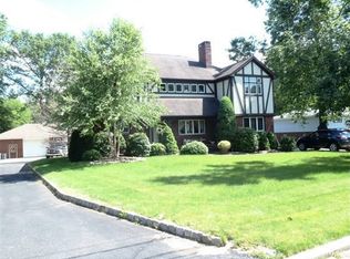 11 Renda Pl, Green Brook, NJ 08812