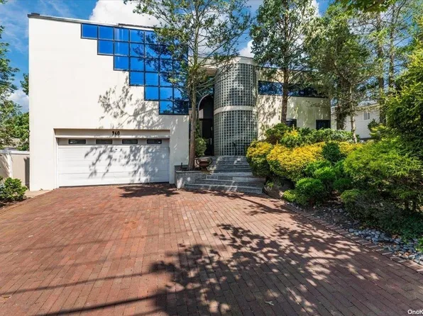 960 E End, Woodmere, NY 11598