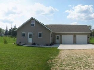 215 N Fairview Dr, Earlville, IA 52041