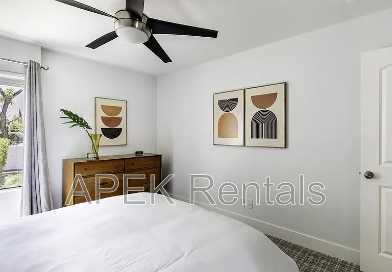 1050 E Ramon Rd — Photo 24