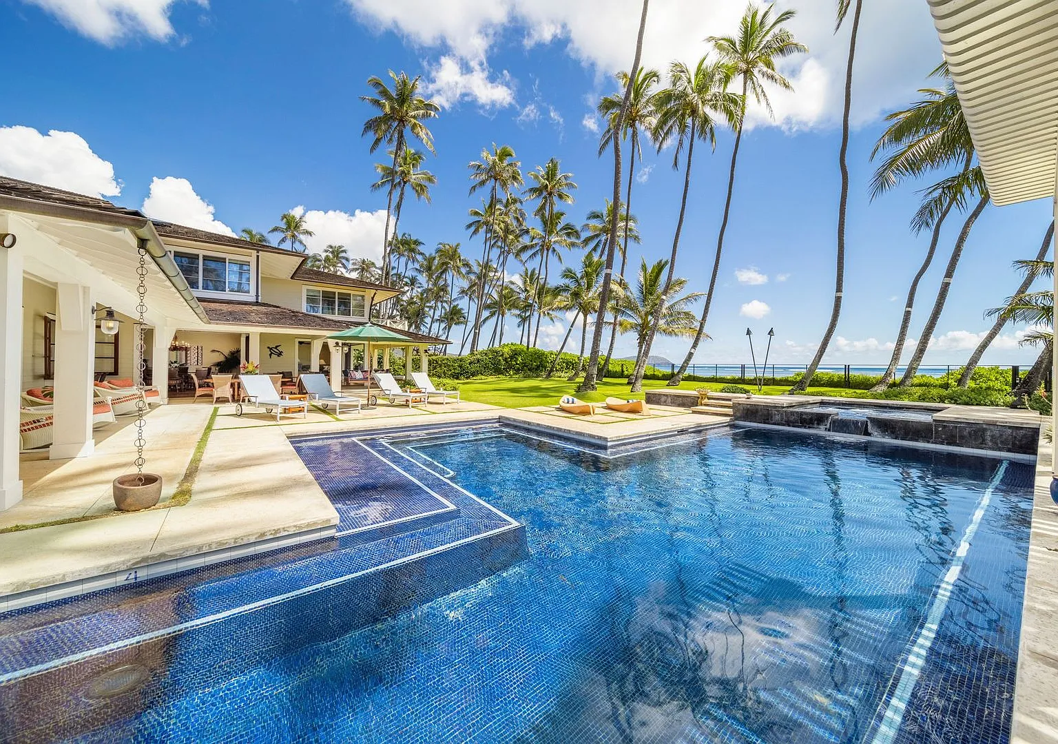 Private 7bdrm Beachfront Home w/Carriage House & Pool! Kahala Beachside Estate — Photo 1