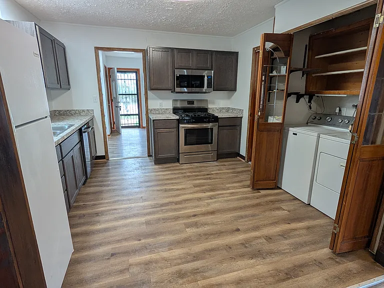 2101 N Ravine Pkwy — Photo 12