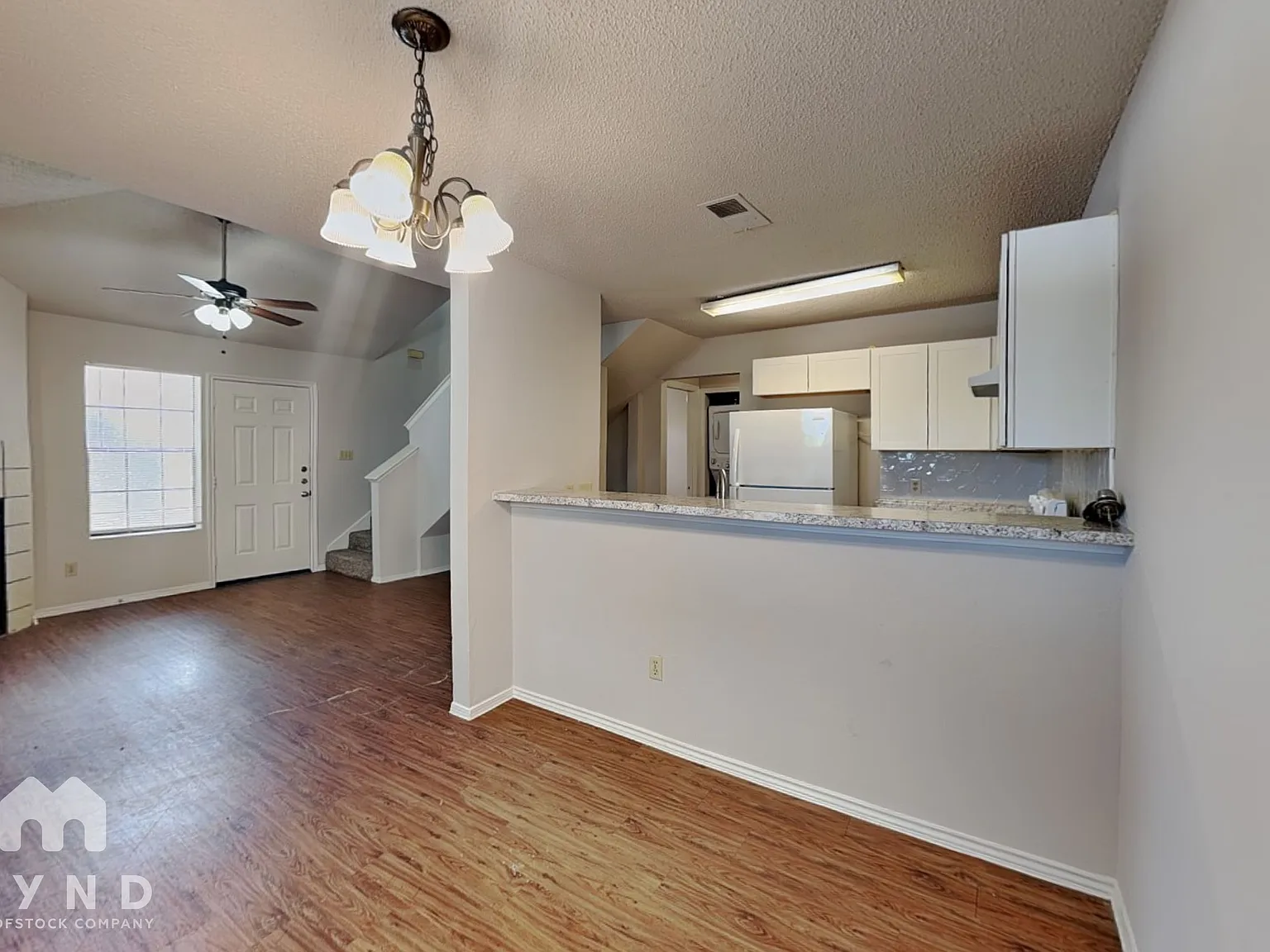 2214 Creekside Ln — Photo 2
