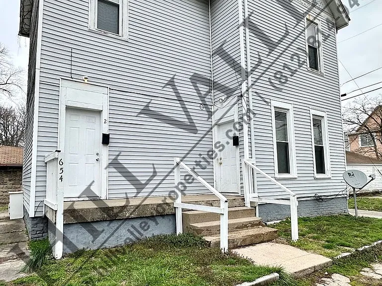 654 Deming St — Photo 1