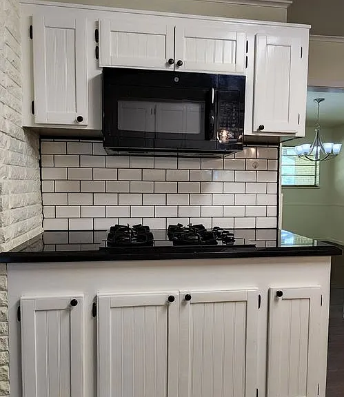 2601 Greenwood St — Photo 2