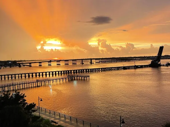 210 3rd St W APT 8402, Bradenton, FL 34205