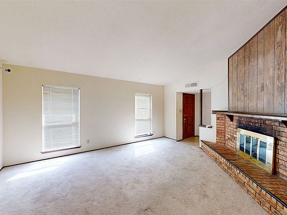 4th image of 3045 Villa Sur Trl