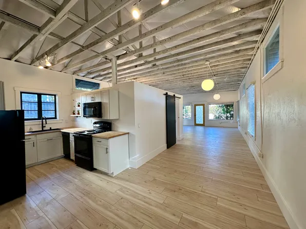 1135 N Summit Ave, Pasadena, CA 91103