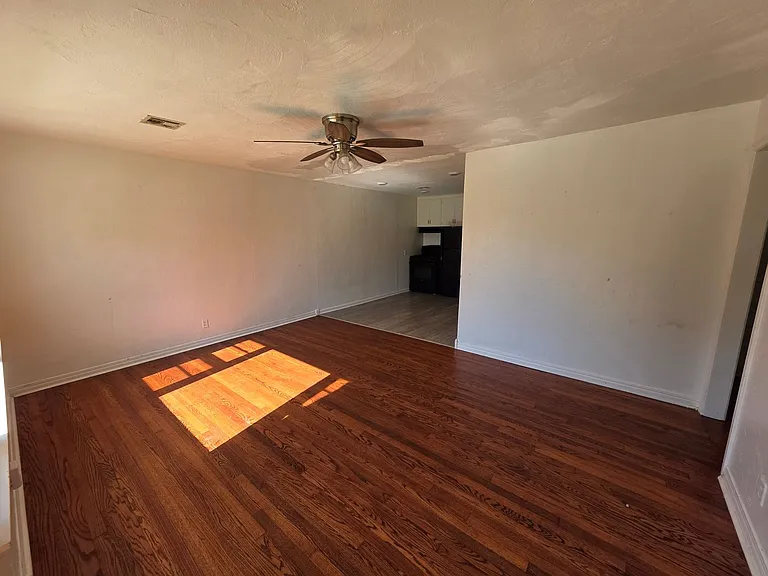 1707 Brighton Ave — Photo 2