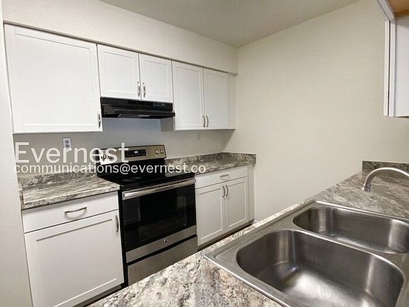 3rd image of 4009 Midlands Rd