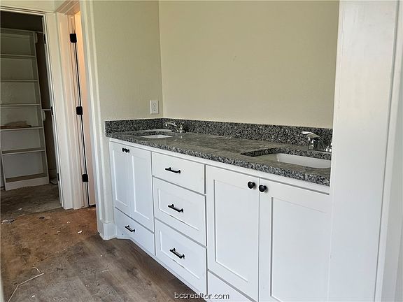 5th image of 281 Brazos Bnd