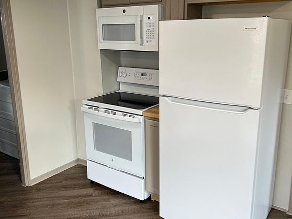 3rd image of 108 Union St Floor 2