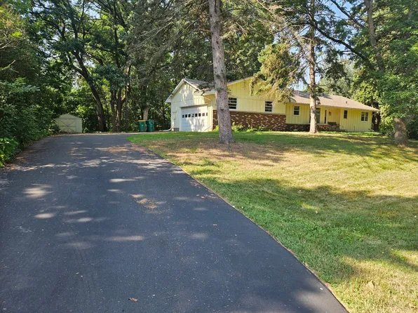 301 Shawn St SE, Isanti, MN 55040