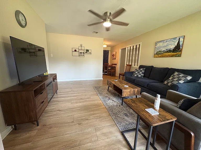 208 Curve Dr — Photo 2