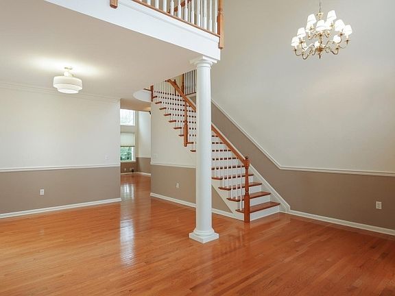 4th image of 311 Coldstream Ct