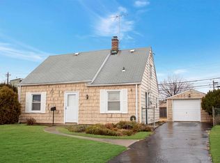 87 Balsam Ln, Levittown, NY 11756