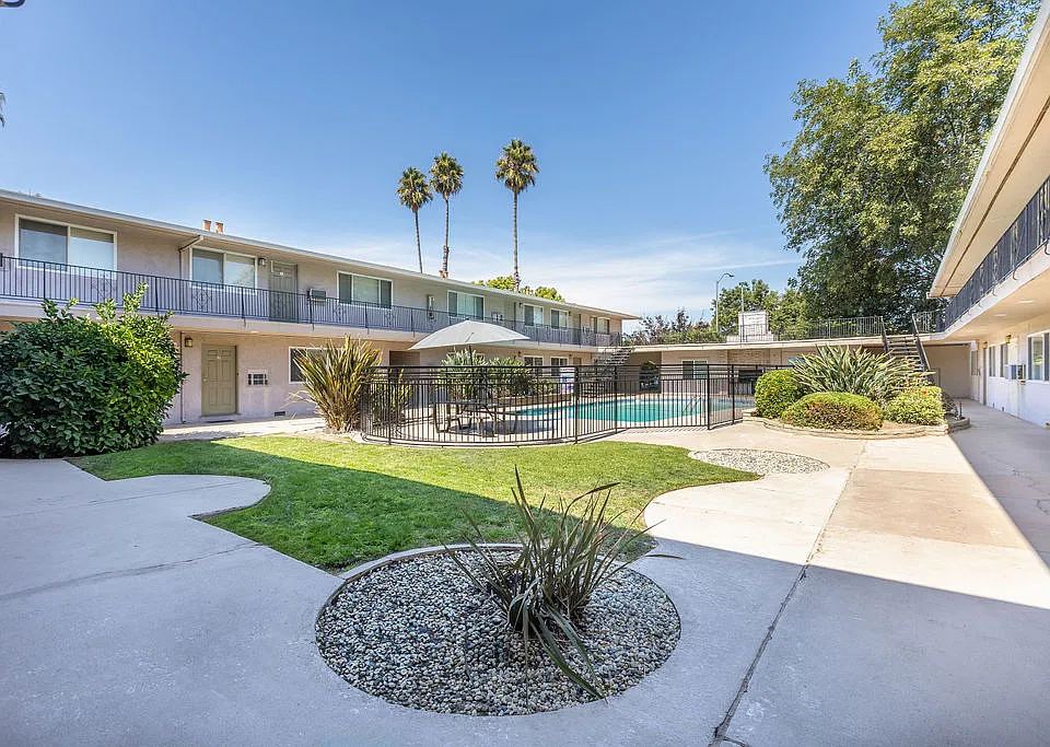 Golden Oaks Apartment