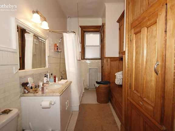 5th image of 636 W End Ave APT 3R