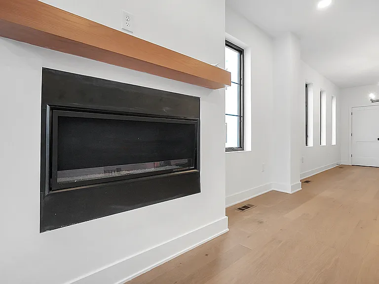 1242 Oxley Rd — Photo 32