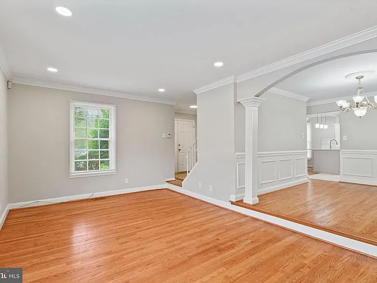 8251 Clifton Farm Ct — Photo 9