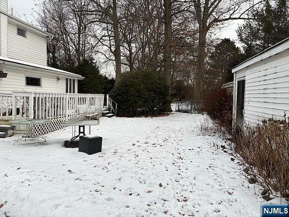 4th image of 496 Cedar Ln