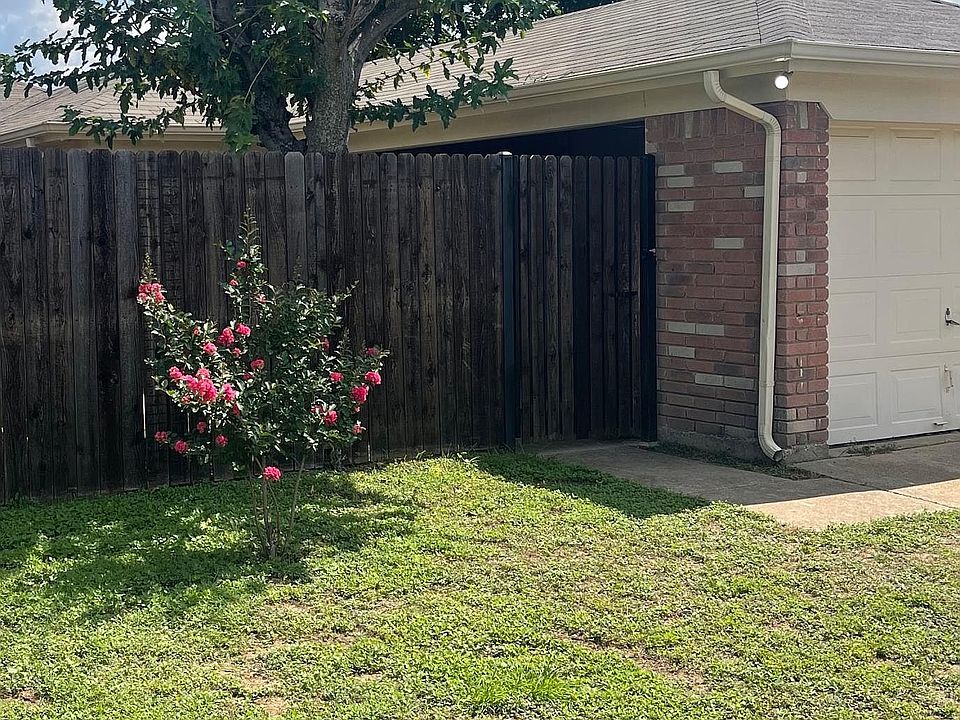 1st image of 6715 Crestmont Ct