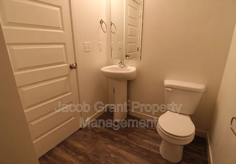 101 Lincoln Dr — Photo 6